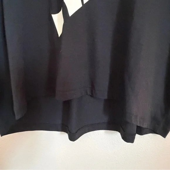 Nike Black Tee with White Graphic - Picture 4 of 4